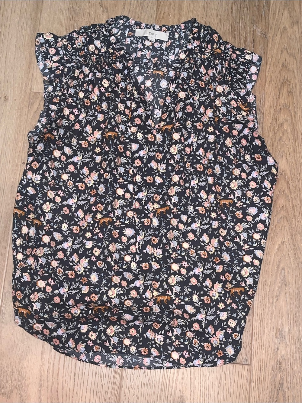 LOFT Slate Gray Floral & Tiger Flutter Sleeve Blouse Gold Shimmer | Size M